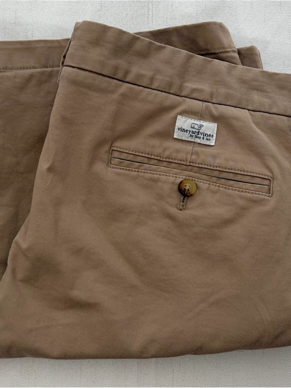 Vineyard Vines Mens 38” Breaker Short Cotton
Khaki Chino Flt front Tan 9” inseem